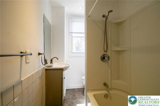 2246 2nd Street, Wilson Boro, PA 18042