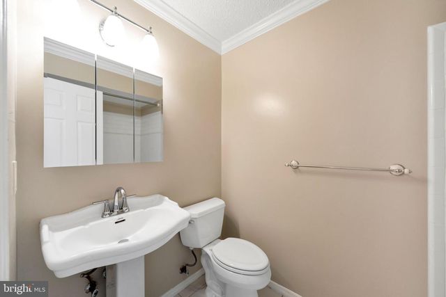 14 FRANKLIN DR, Voorhees, NJ 08043