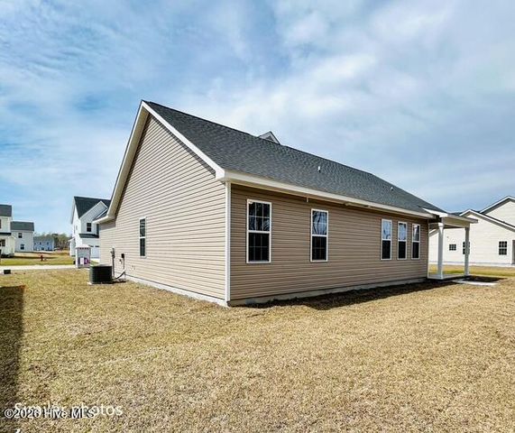 827 Hidden Bridge Drive, Jacksonville, NC 28546