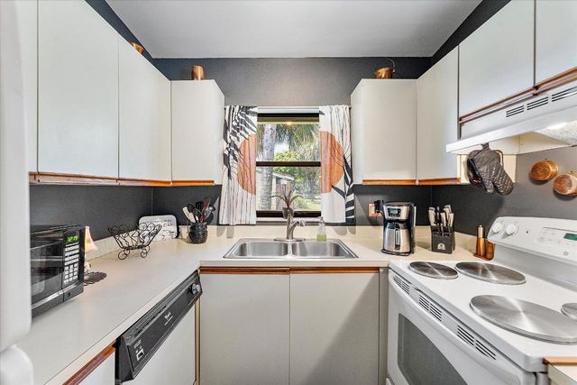 11 Meadows Drive, Boynton Beach, FL 33436