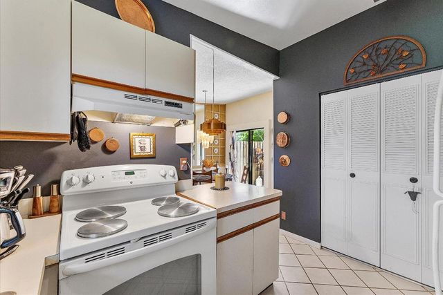 11 Meadows Drive, Boynton Beach, FL 33436