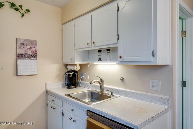 1924 Goldsmith Ln 15, Louisville, KY 40218