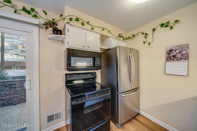 1924 Goldsmith Ln 15, Louisville, KY 40218
