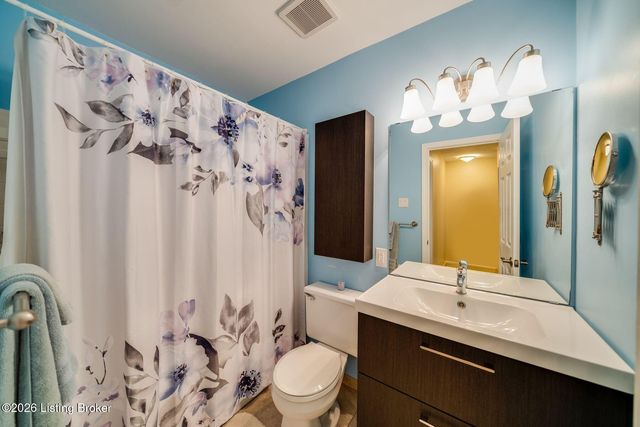 1924 Goldsmith Ln 15, Louisville, KY 40218