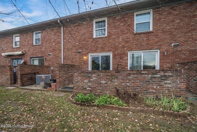 1924 Goldsmith Ln 15, Louisville, KY 40218