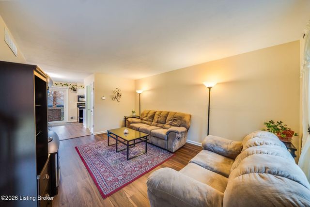 1924 Goldsmith Ln 15, Louisville, KY 40218