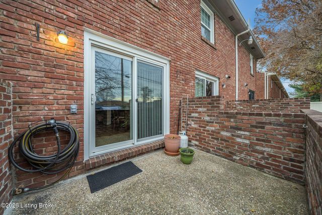 1924 Goldsmith Ln 15, Louisville, KY 40218