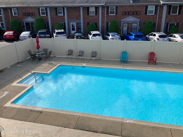 1924 Goldsmith Ln 15, Louisville, KY 40218