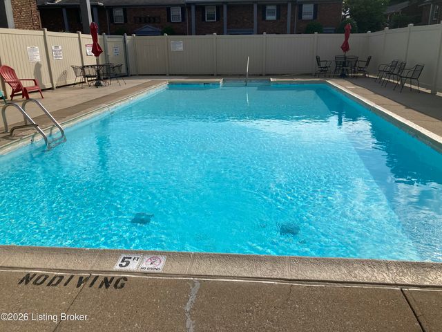 1924 Goldsmith Ln 15, Louisville, KY 40218