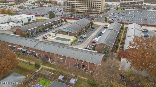 1924 Goldsmith Ln 15, Louisville, KY 40218