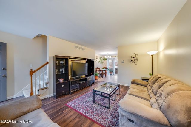 1924 Goldsmith Ln 15, Louisville, KY 40218