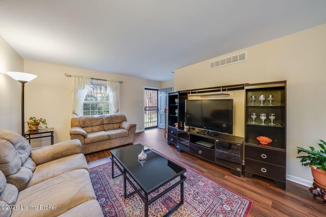 1924 Goldsmith Ln 15, Louisville, KY 40218