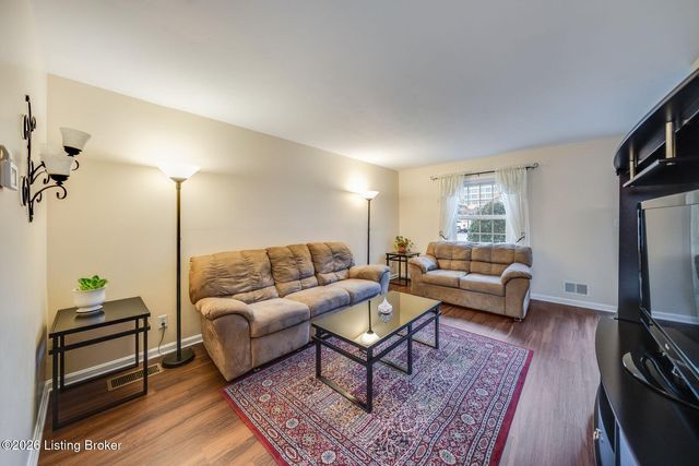 1924 Goldsmith Ln 15, Louisville, KY 40218