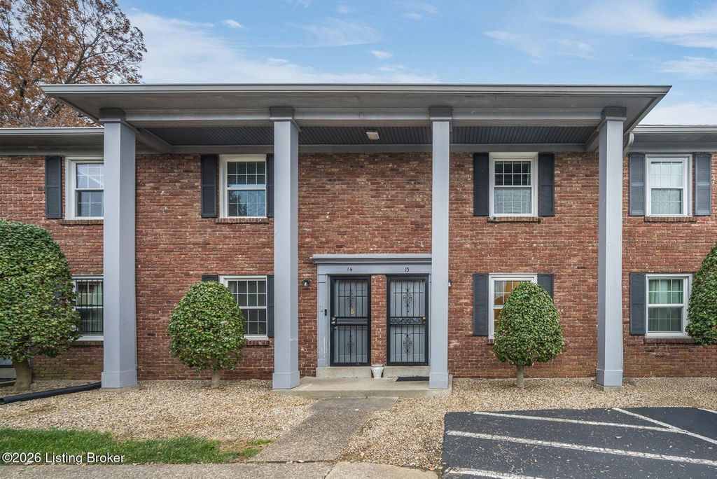 1924 Goldsmith Ln 15, Louisville, KY 40218