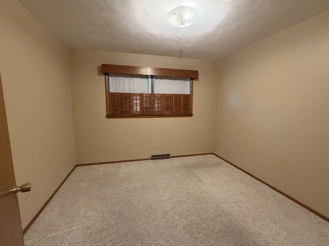 2211 E Easy Street, Beloit, WI 53511