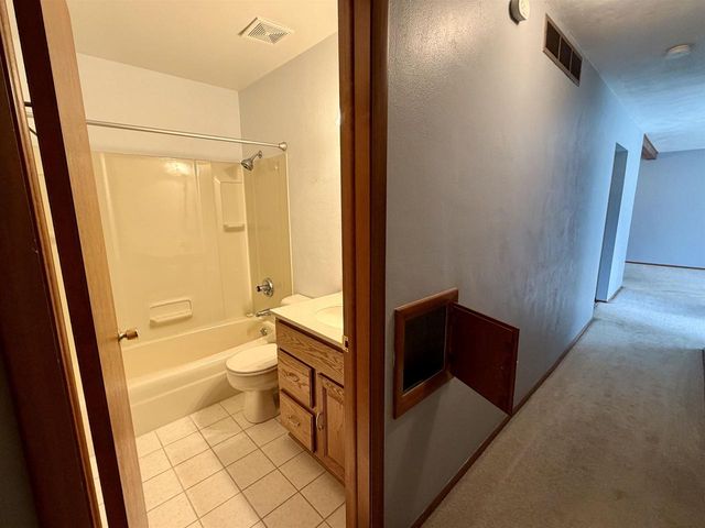 2211 E Easy Street, Beloit, WI 53511