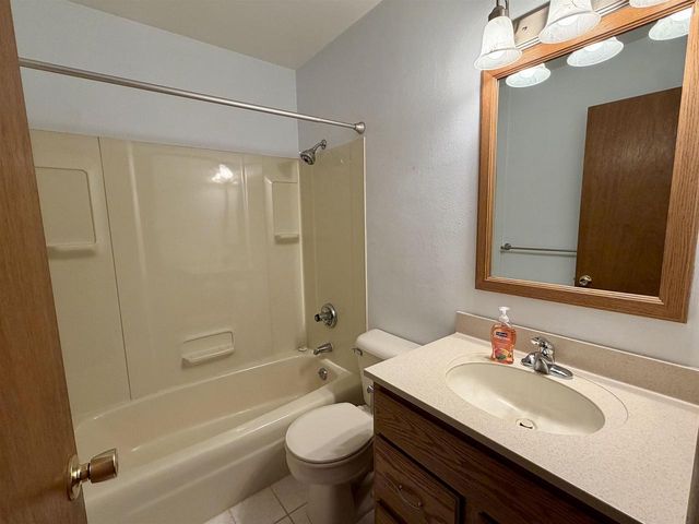 2211 E Easy Street, Beloit, WI 53511