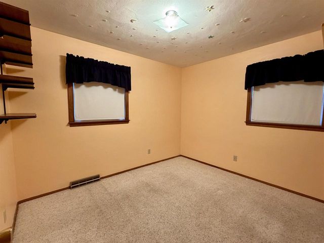 2211 E Easy Street, Beloit, WI 53511