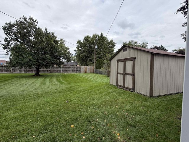 2211 E Easy Street, Beloit, WI 53511