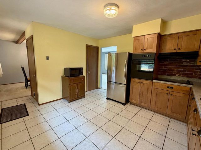 2211 E Easy Street, Beloit, WI 53511