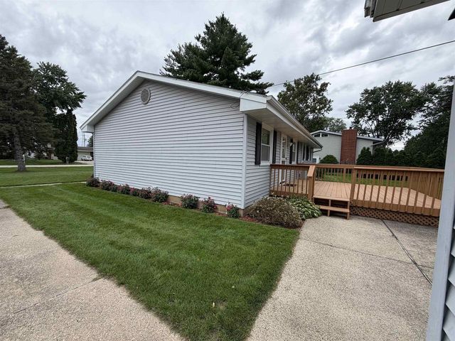 2211 E Easy Street, Beloit, WI 53511