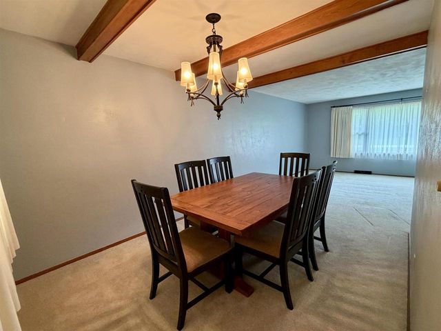 2211 E Easy Street, Beloit, WI 53511
