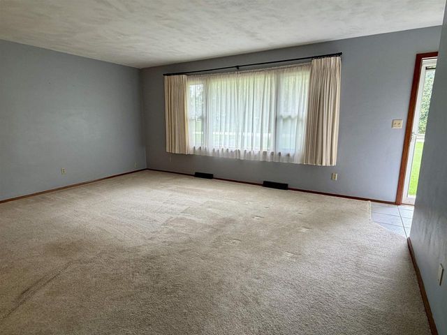 2211 E Easy Street, Beloit, WI 53511