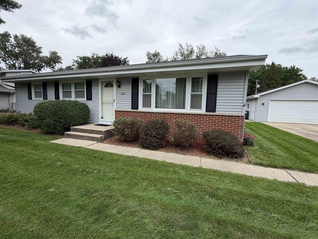 2211 E Easy Street, Beloit, WI 53511