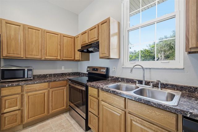 7714 GLADES COURT, Temple Terrace, FL 33637