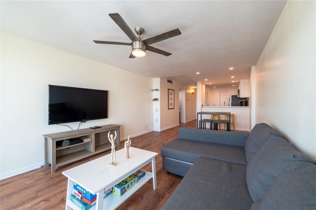 7310 Seawall Boulevard 409, Galveston, TX 77551