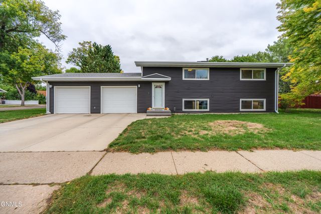 405 Meadow Lane, Bismarck, ND 58504 property photo