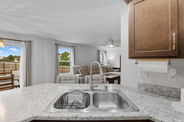 5607 Cades Cove, Fort Wayne, IN 46808