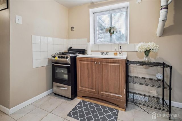 30 Whittier Avenue, Franklin Twsp, NJ 08873