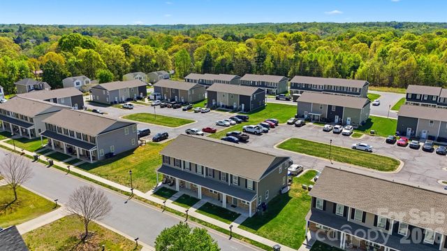 3953 Newhall Drive NW, Hickory, NC 28601