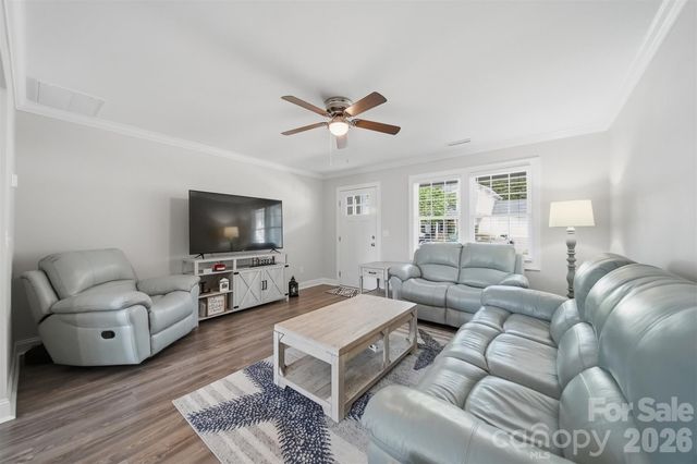 3953 Newhall Drive NW, Hickory, NC 28601