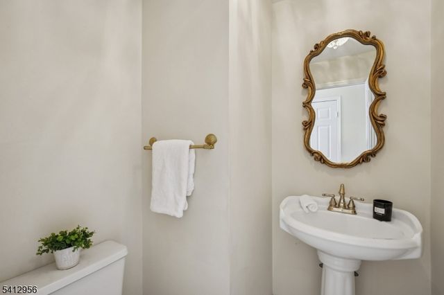 2401 Decatur Ct, Washington Twp., NJ 07840