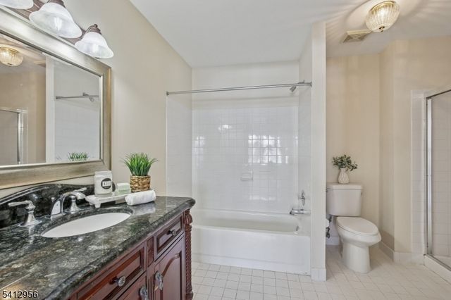 2401 Decatur Ct, Washington Twp., NJ 07840