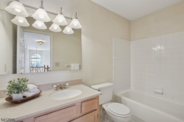 2401 Decatur Ct, Washington Twp., NJ 07840