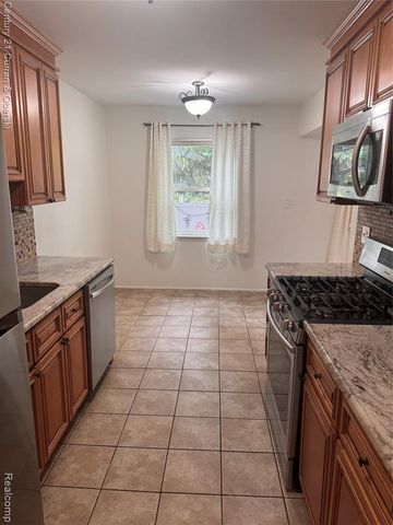 24840 Olde Orchard Street, Novi, MI 48375