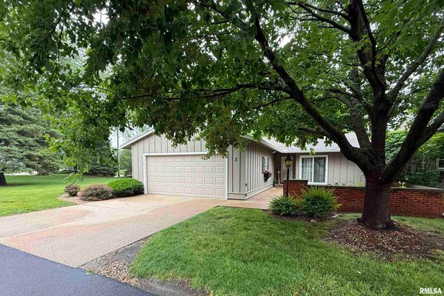 7100 N Fox Point Dr Apt 3, Peoria, IL 61614