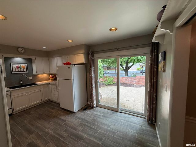 7100 N Fox Point Dr Apt 3, Peoria, IL 61614