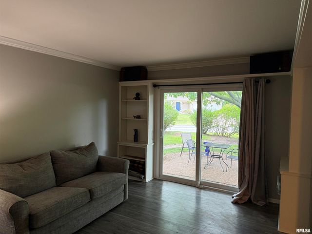 7100 N Fox Point Dr Apt 3, Peoria, IL 61614