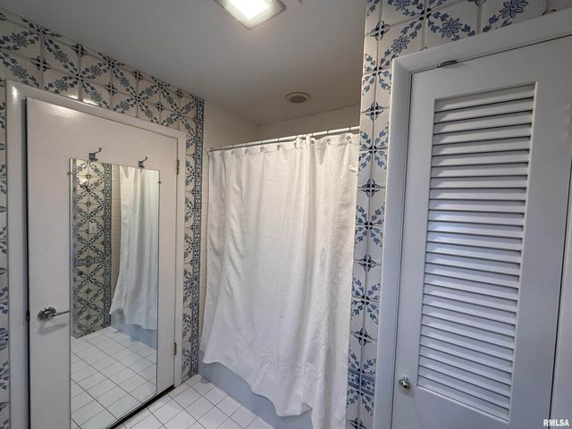 7100 N Fox Point Dr Apt 3, Peoria, IL 61614