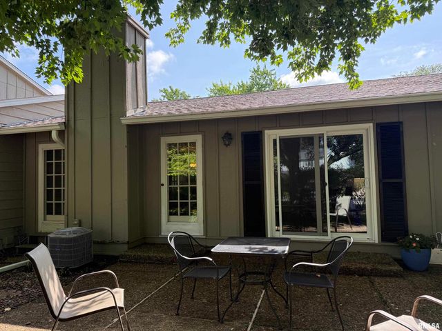 7100 N Fox Point Dr Apt 3, Peoria, IL 61614