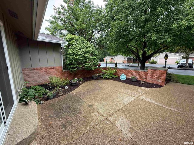 7100 N Fox Point Dr Apt 3, Peoria, IL 61614