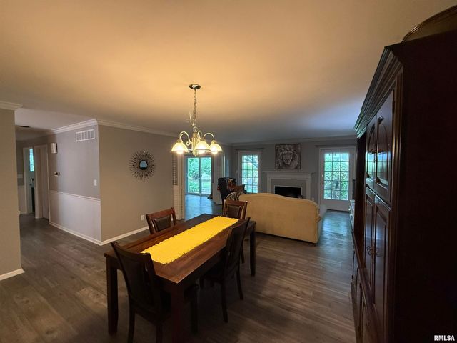 7100 N Fox Point Dr Apt 3, Peoria, IL 61614