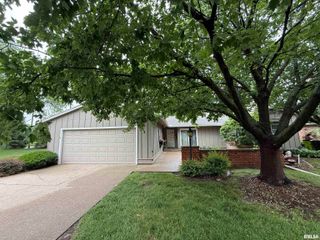 7100 N Fox Point Dr Apt 3, Peoria, IL 61614