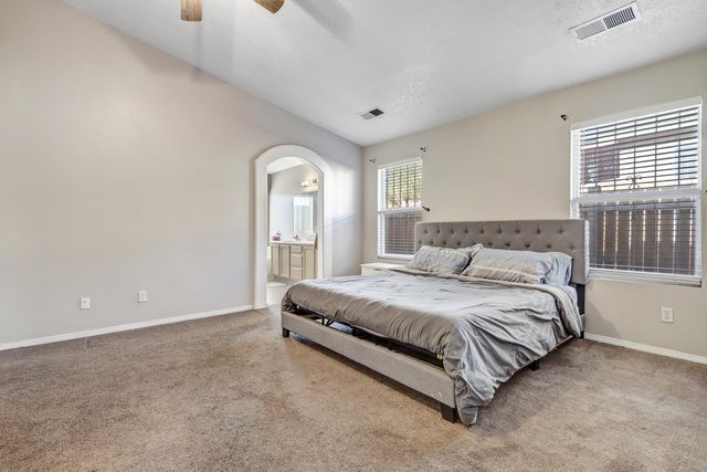 463 Sunrise West Drive SW, Albuquerque, NM 87121