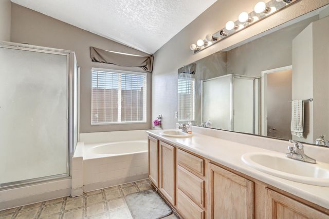 463 Sunrise West Drive SW, Albuquerque, NM 87121