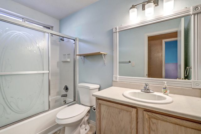 463 Sunrise West Drive SW, Albuquerque, NM 87121